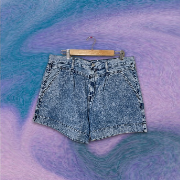 ♥︎ American Eagle Acid Wash Mom Jean Shorts ♥︎ - Picture 2 of 5
